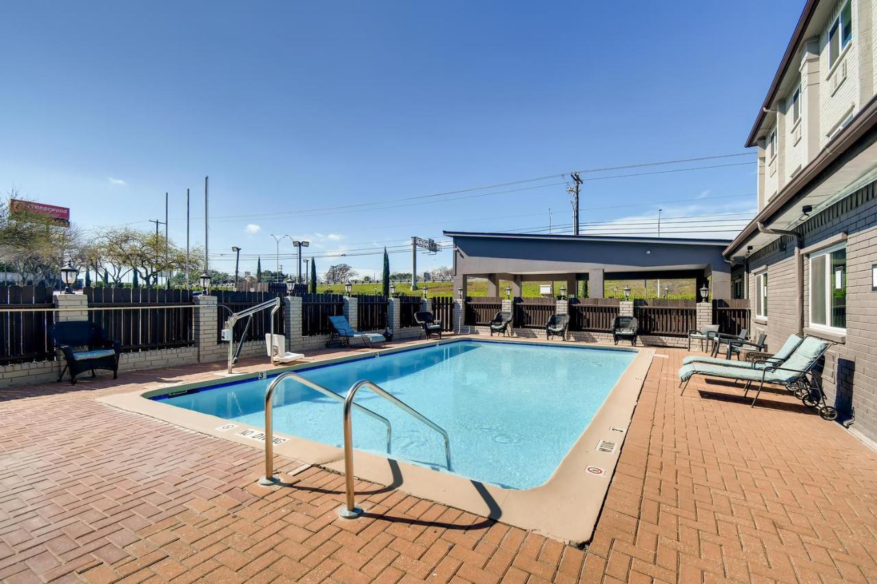 Orangewood Inn And Suites Midtown Austin Exterior photo