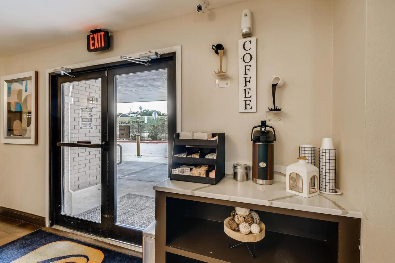 Orangewood Inn And Suites Midtown Austin Exterior photo