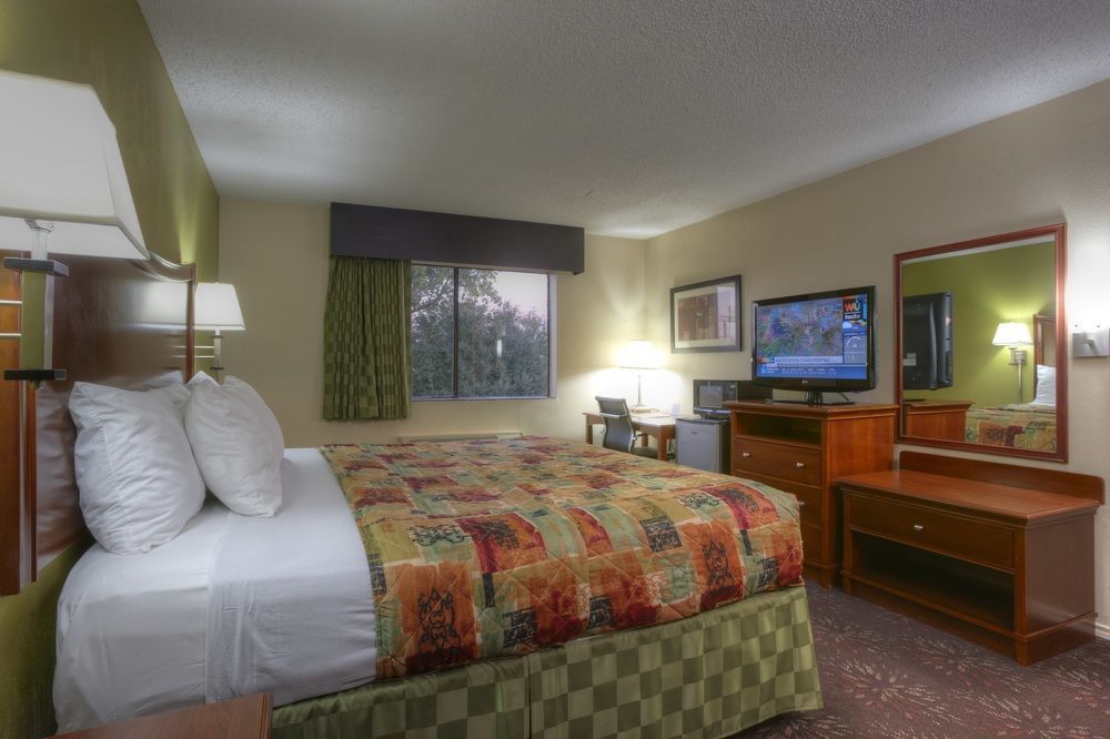 Orangewood Inn And Suites Midtown Austin Exterior photo
