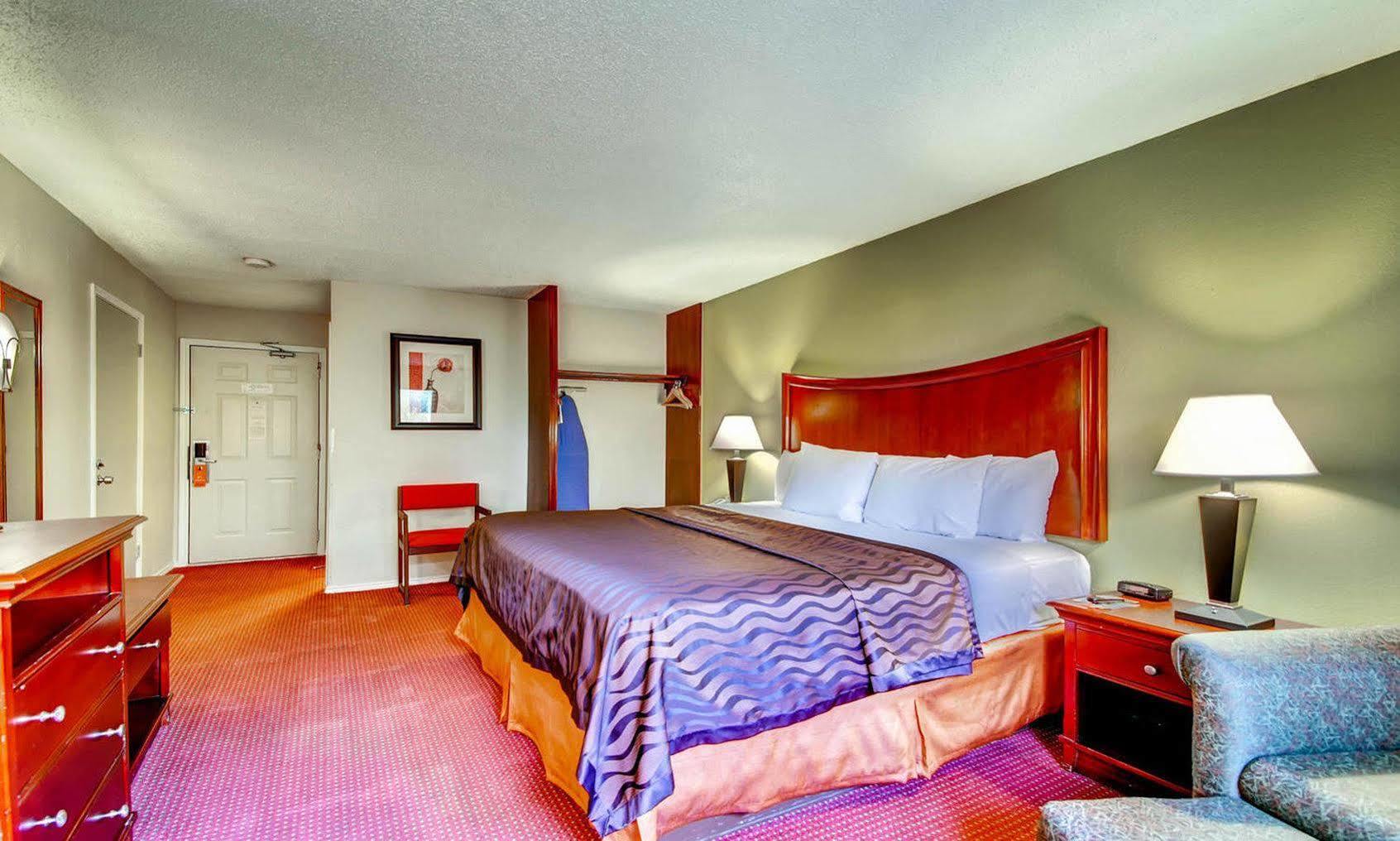 Orangewood Inn And Suites Midtown Austin Exterior photo