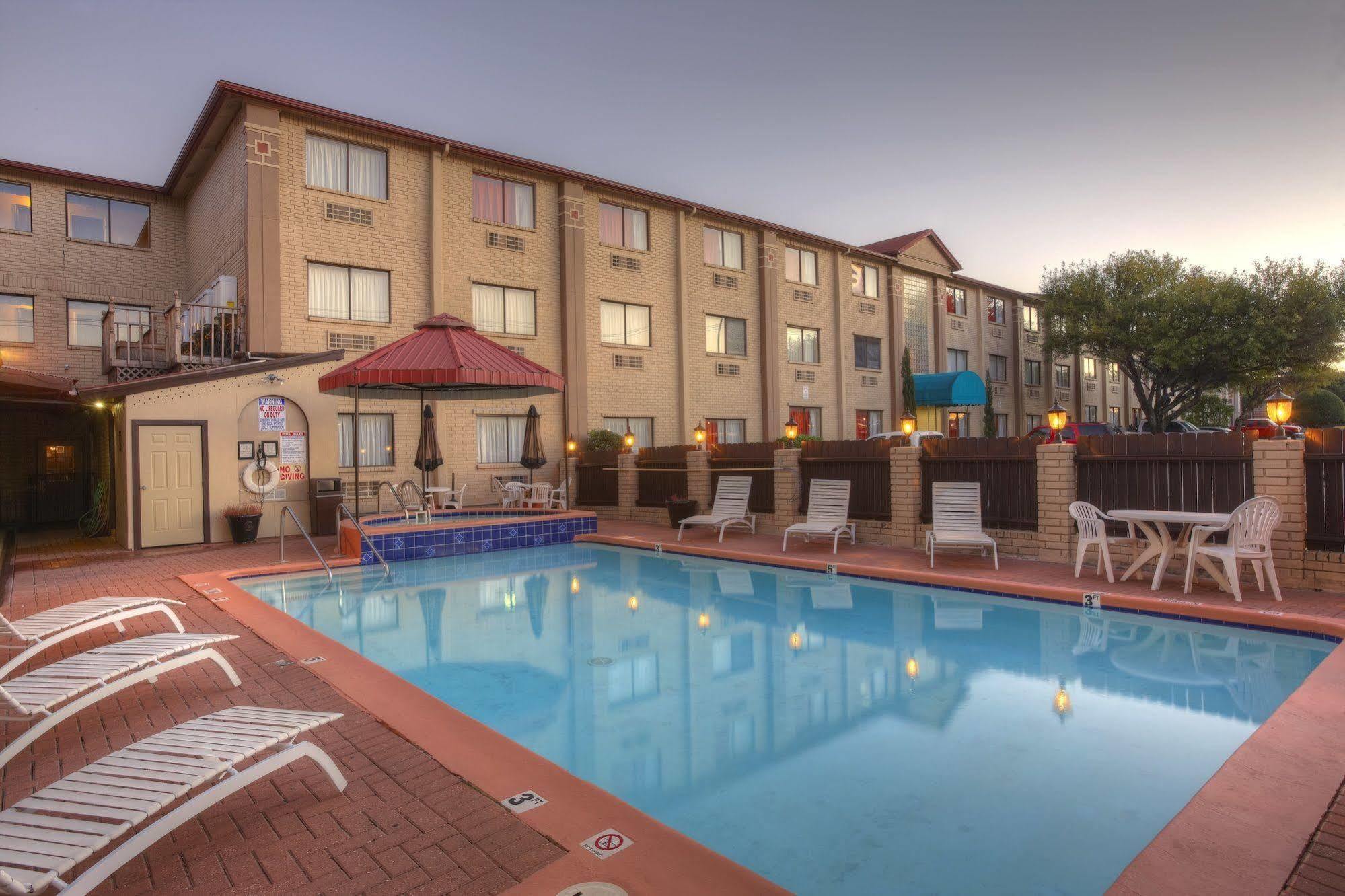 Orangewood Inn And Suites Midtown Austin Exterior photo