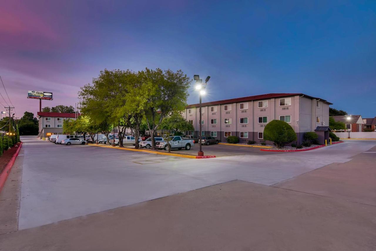 Orangewood Inn And Suites Midtown Austin Exterior photo